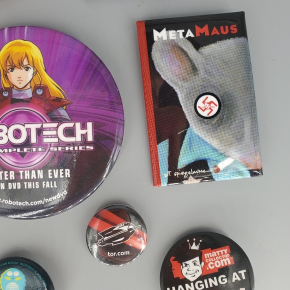 Lot of 7 Comic Con Anime Cartoon Pins - Picture 4 of 5